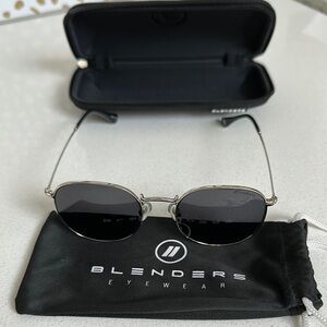Blenders Eyewear Moon Virginia II Black Sunglasses with silver frame